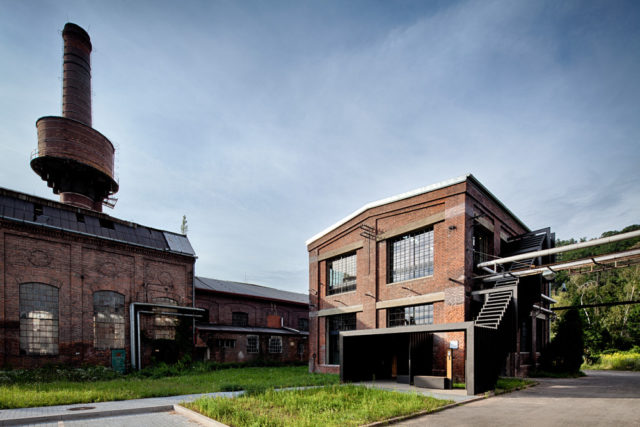 Uhelny-Mlyn-Libcice-nad-Vltavou-Atelier-Hoffman-foto-Andrea-Lhotakova-ext-102afxwFCdXut1460739441