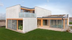 Vila s betonovou fasádou