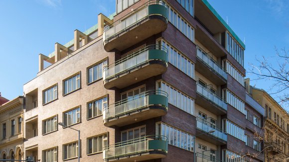 OPRAVY, REKONSTRUKCE A NÁSTAVBA BYTOVÉHO DOMU NA SMETANCE 16, PRAHA 2