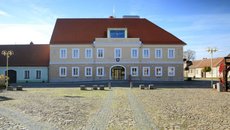 Radnice a knihovna v Kardašově Řečici