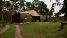 Rekonstrukce a přestavba chaty na trvalé bydlení a atelier