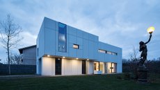 bílý dům v Újezdě nad Lesy