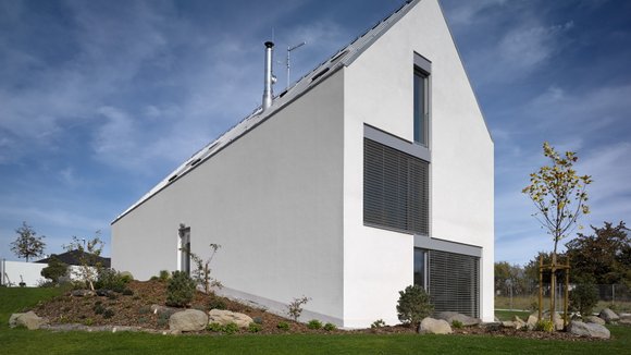 Dům se šikmou střechou2