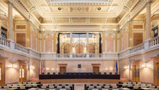 Ústavní soud České republiky - architektonické ztvárnění interiérů