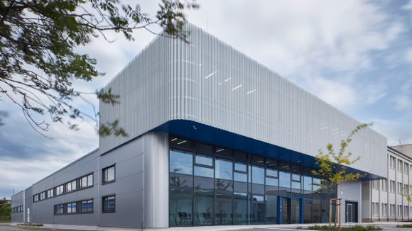 Výrobní a administrativní objekt firmy Pilana Karbid v Hulíně