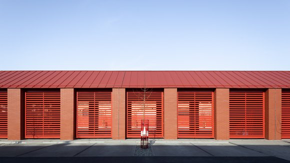 Hasičská zbrojnice a zázemí technických služeb v Líbeznicích