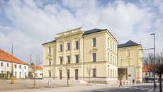 PŘESTAVBA STARÉ ŠKOLY, TŘEŠŤ