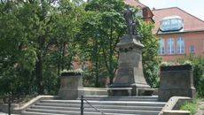 Pomník Benedikta Roezla - Karlovo náměstí v Praze