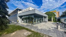 Přestavba prostoru stávajícího dětského bazénu na nové šatny vč. úpravy hlavního vstupu