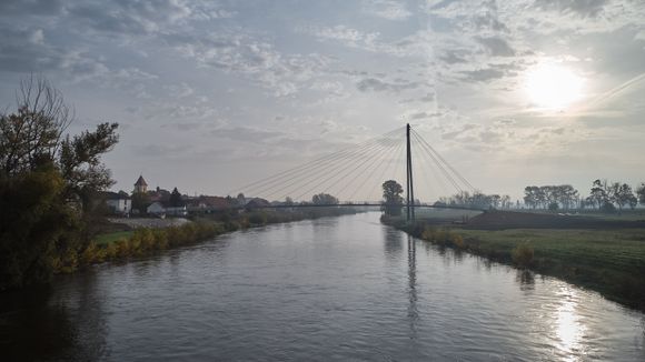 Lávka přes Vltavu v Lužci nad Vltavou