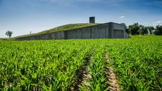 Vodojem s vyhlídkou na zříceninu hradu Trosky