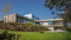 Vila na vysoké skále