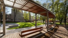  Park a okolí Roškotova divadla