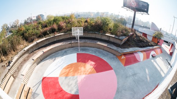 Oživení podchodů u stanice metra Vltavská